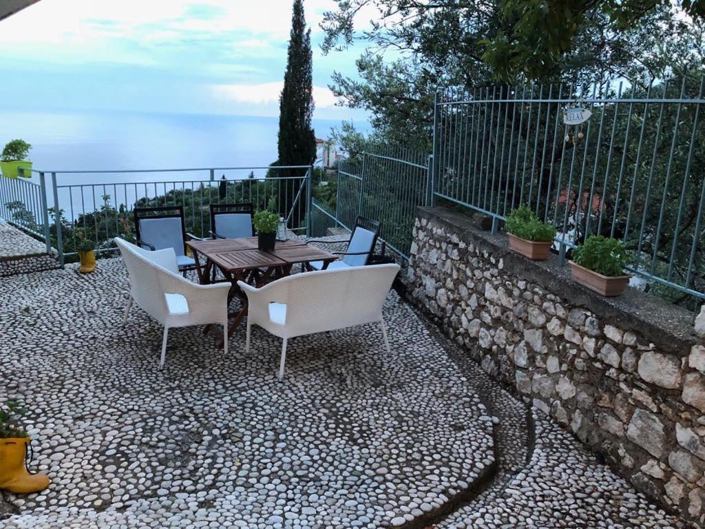Family In Palase Dhermi Appartement