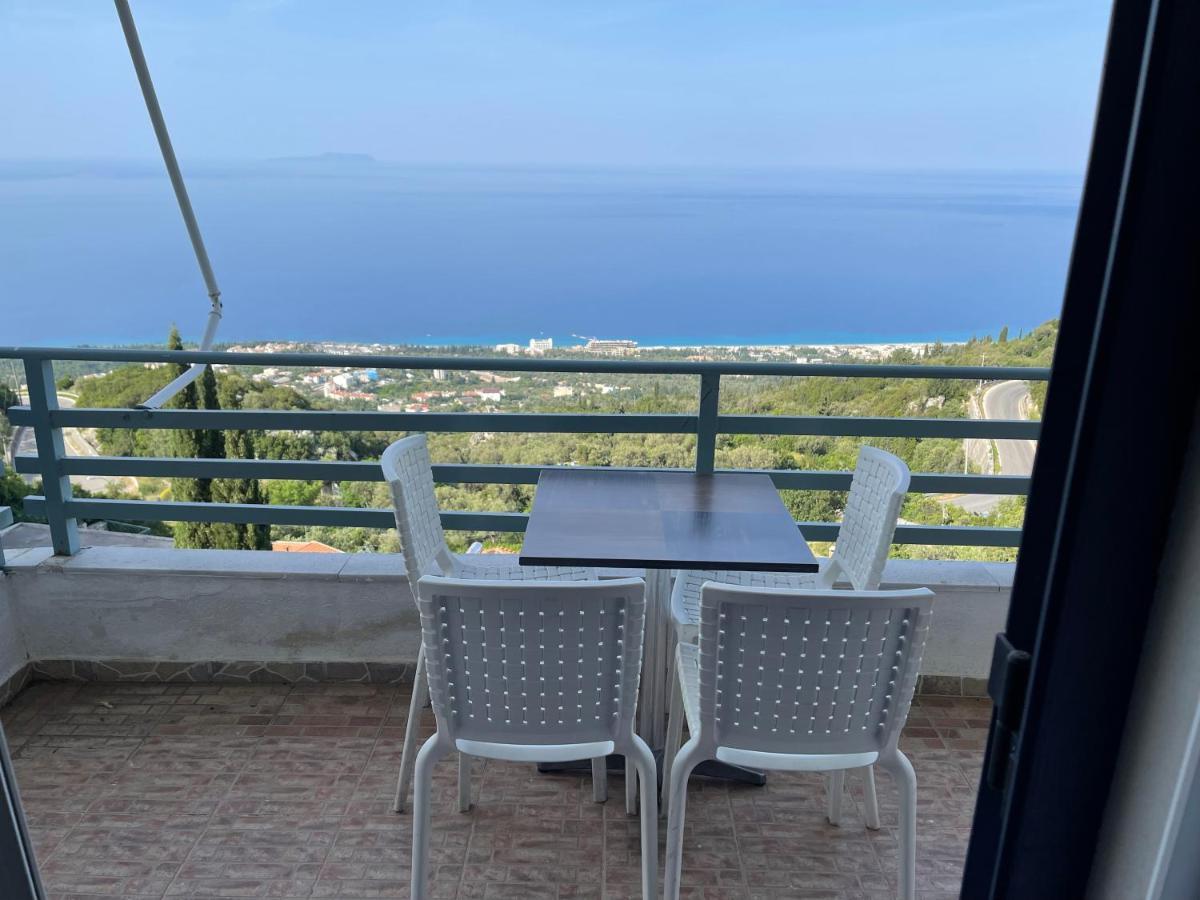 Family In Palase Dhermi Apartament Himara